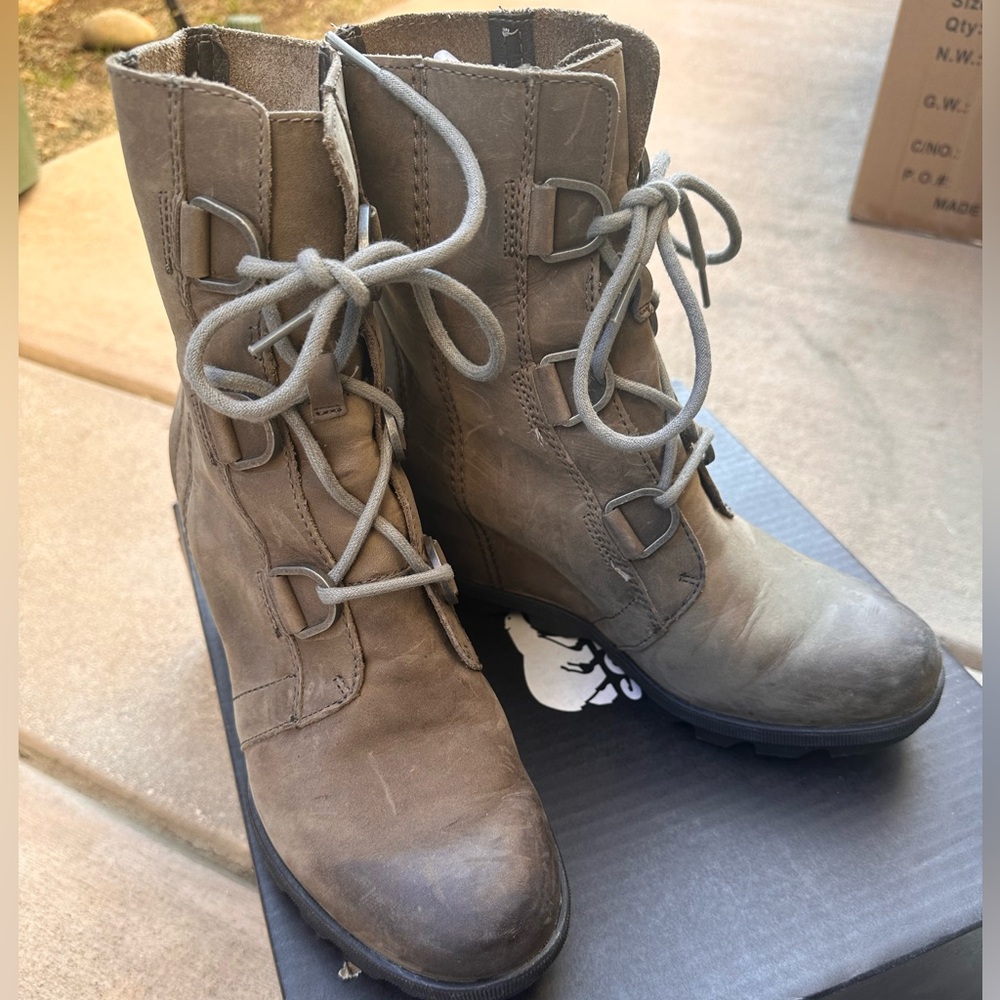 Sorel Joan of Arctic II Wedge Boots - size 8.5